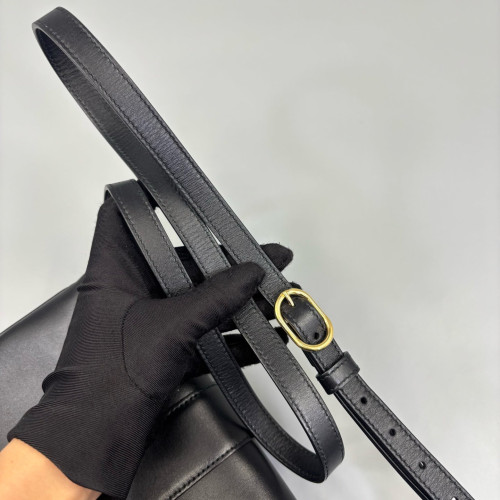 Gucci Small Arli Flap Shoulder Bag Calfskin Black