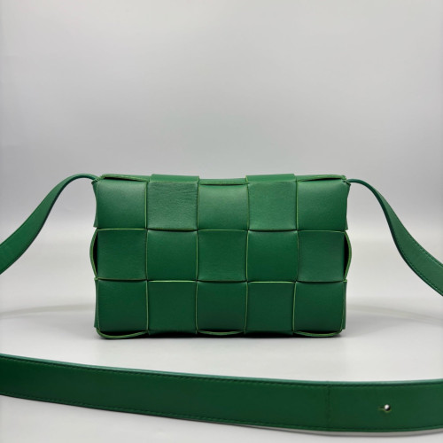 Bottega Veneta Classic Cassette Crossbody Bag Lambskin Maxi Intrecciato Green