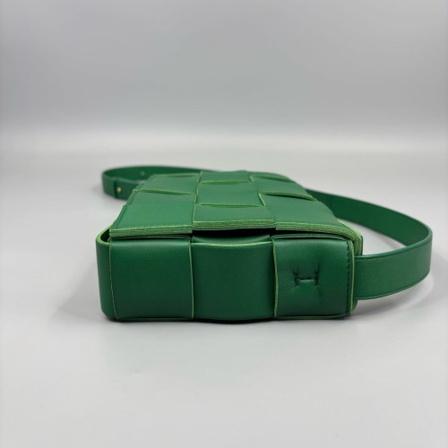 Bottega Veneta Classic Cassette Crossbody Bag Lambskin Maxi Intrecciato Green