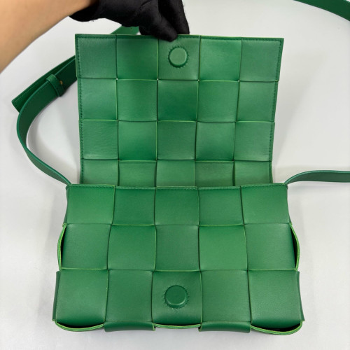 Bottega Veneta Classic Cassette Crossbody Bag Lambskin Maxi Intrecciato Green