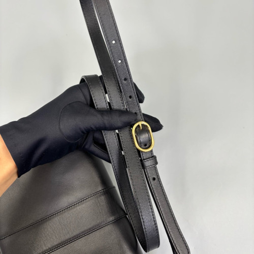 Gucci Small Arli Flap Shoulder Bag Calfskin Black