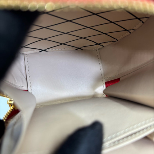 Louis Vuitton Mini Boite Chapeau Vernis Red Louis Vuitton Mini Boite Chapeau Vernis Red