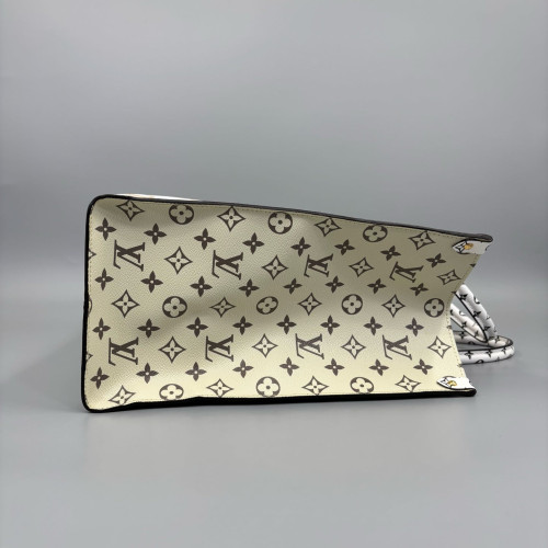 Louis Vuitton Onthego GM Monogram Monogram Giant White Green Louis Vuitton Onthego GM Monogram Monogram Giant White Green