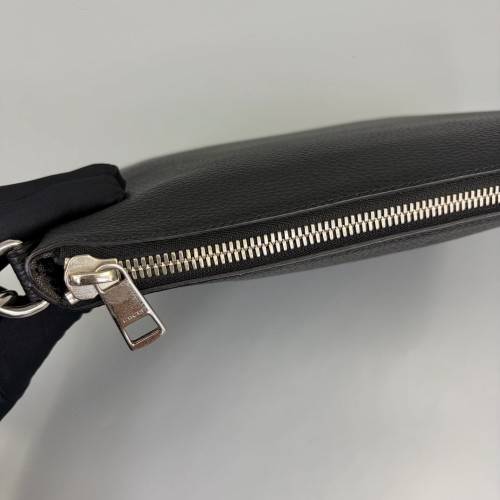 Gucci Clutch Grained Calfskin Black Gucci Clutch Grained Calfskin Black