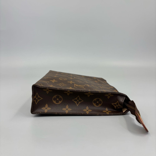 Louis Vuitton Poche Toilette 26 Monogram Dark Brown Light Brown Louis Vuitton Poche Toilette 26 Monogram Dark Brown Light Brown