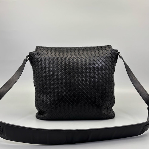 Bottega Veneta Messenger Calfskin Intrecciato Black