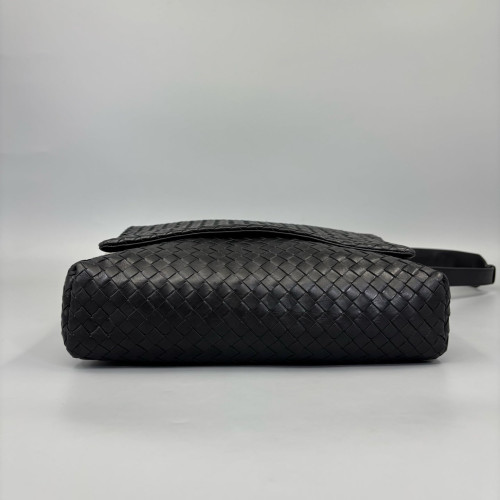 Bottega Veneta Messenger Calfskin Intrecciato Black