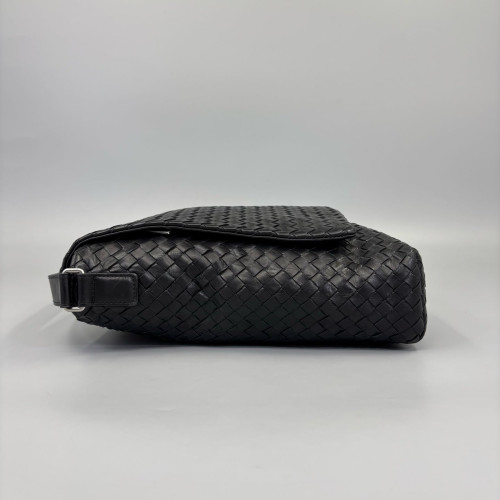 Bottega Veneta Messenger Calfskin Intrecciato Black
