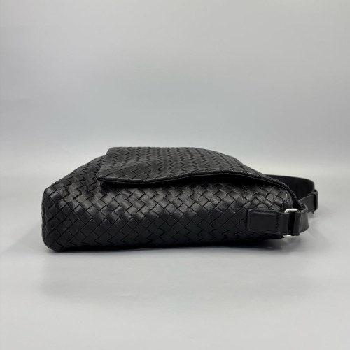 Bottega Veneta Messenger Calfskin Intrecciato Black