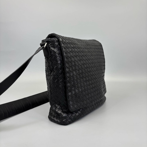 Bottega Veneta Messenger Calfskin Intrecciato Black