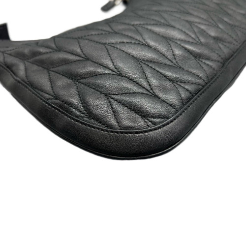 Gucci Matelasse Shoulder Bag Calfskin Black