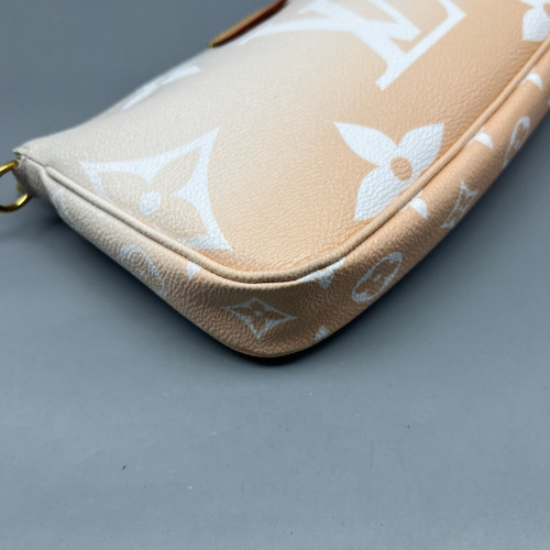 Louis Vuitton Multi Pochette Accessories Empreinte Monogram Giant White Saffron