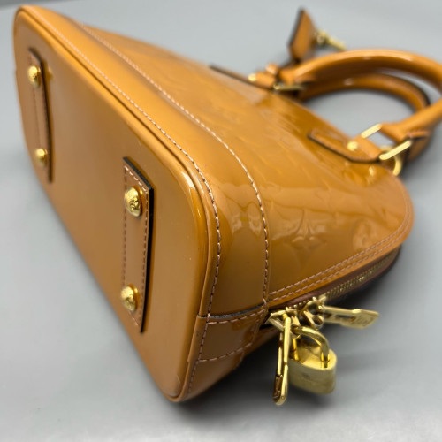 Louis Vuitton Alma BB Vernis Brown