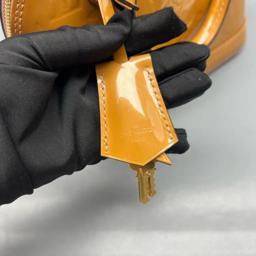 Louis Vuitton Alma BB Vernis Brown