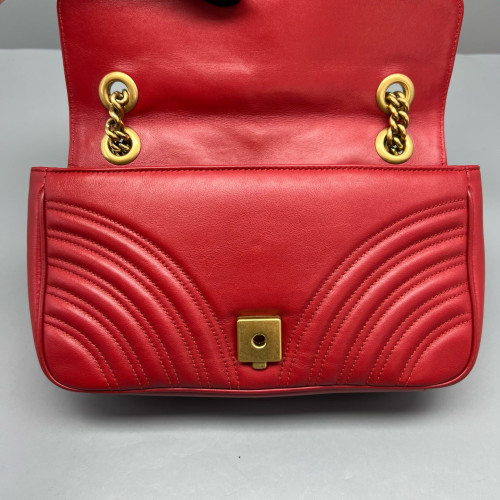 Gucci Chevron Small GG Marmont Calfskin Red Gucci Chevron Small GG Marmont Calfskin Red