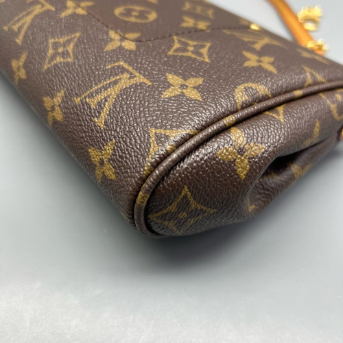 Louis Vuitton Favorite MM Monogram Brown