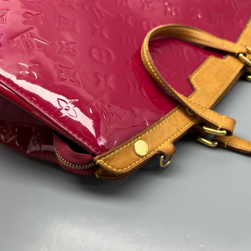 Louis Vuitton Brea MM Vernis Azalea