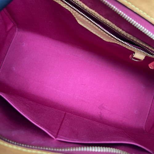 Louis Vuitton Brea MM Vernis Azalea