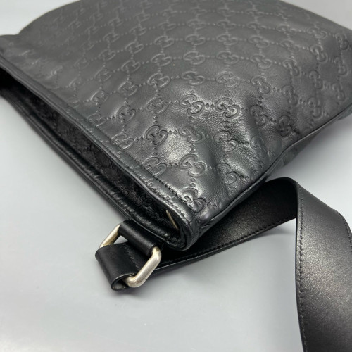 Gucci Messenger Guccissima Black
