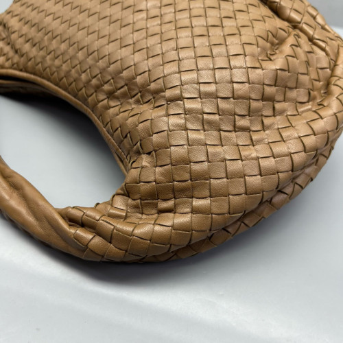 Bottega Veneta Medium Veneta Hobo Calfskin Intrecciato Light Brown