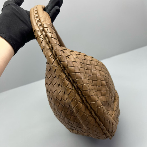 Bottega Veneta Medium Veneta Hobo Calfskin Intrecciato Light Brown