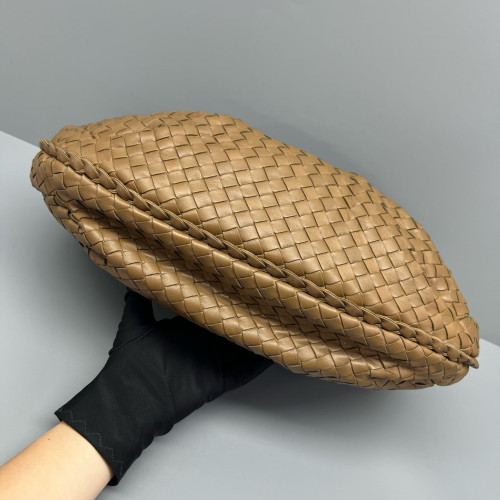 Bottega Veneta Medium Veneta Hobo Calfskin Intrecciato Light Brown