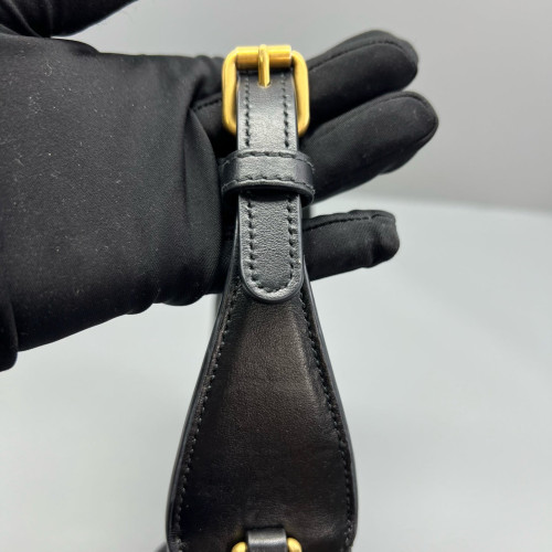 Gucci Diamante Small GG Marmont Half Moon Hobo Leather Black Gucci Diamante Small GG Marmont Half Moon Hobo Leather Black
