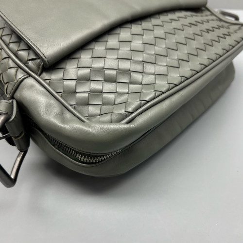 Bottega Veneta Messenger Lambskin Intrecciato Nappa Dark Grey Bottega Veneta Messenger Lambskin Intrecciato Nappa Dark Grey