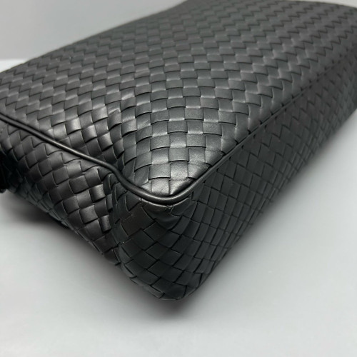 Bottega Veneta Messenger Lambskin Intrecciato Nappa Black