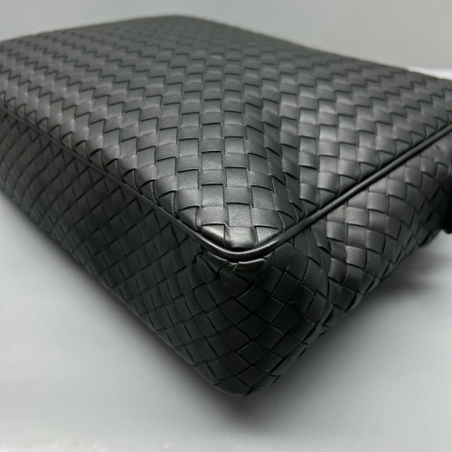 Bottega Veneta Messenger Lambskin Intrecciato Nappa Black