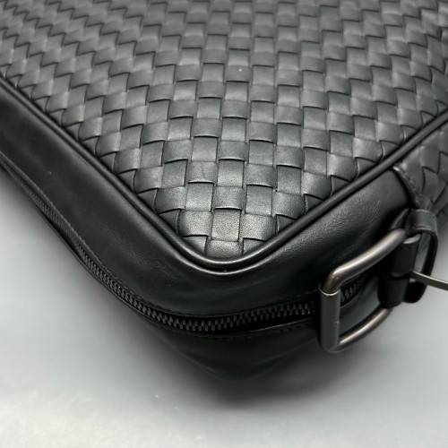 Bottega Veneta Messenger Lambskin Intrecciato Nappa Black