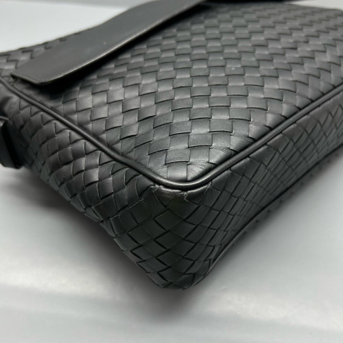 Bottega Veneta Messenger Lambskin Intrecciato Nappa Black
