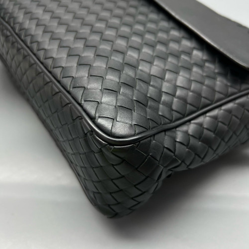 Bottega Veneta Messenger Lambskin Intrecciato Nappa Black
