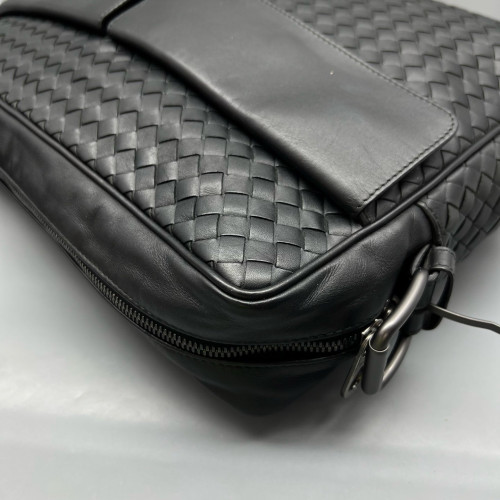 Bottega Veneta Messenger Lambskin Intrecciato Nappa Black