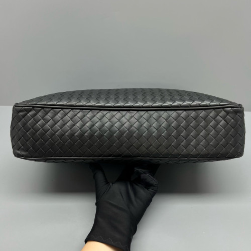 Bottega Veneta Messenger Lambskin Intrecciato Nappa Black
