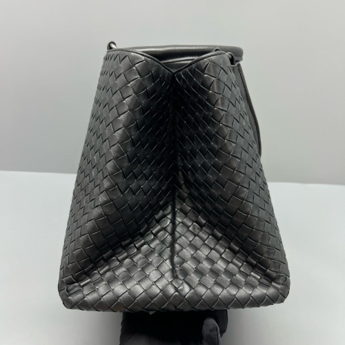 Bottega Veneta Handbag Calfskin Intrecciato Black