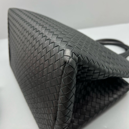 Bottega Veneta Handbag Calfskin Intrecciato Black