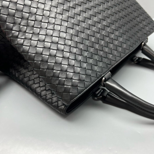 Bottega Veneta Handbag Calfskin Intrecciato Black