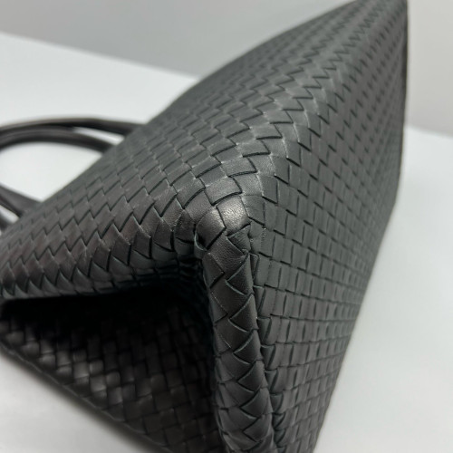 Bottega Veneta Handbag Calfskin Intrecciato Black