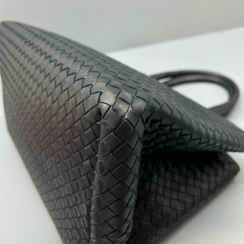 Bottega Veneta Handbag Calfskin Intrecciato Black