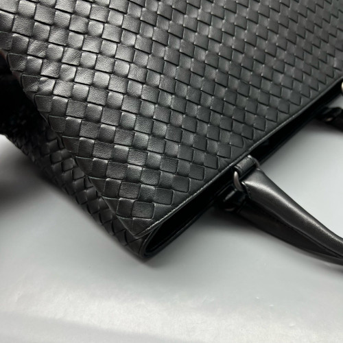 Bottega Veneta Handbag Calfskin Intrecciato Black
