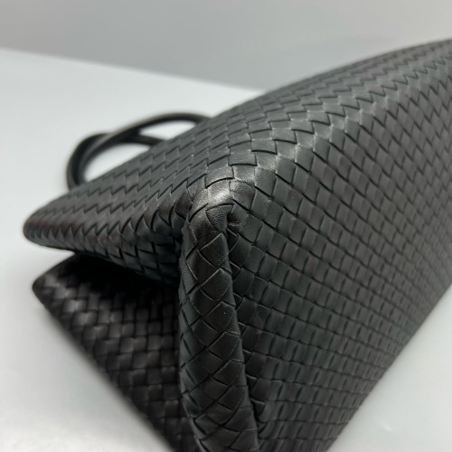 Bottega Veneta Handbag Calfskin Intrecciato Black