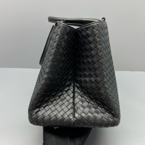 Bottega Veneta Handbag Calfskin Intrecciato Black