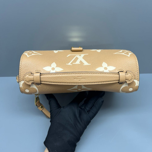 Louis Vuitton Pochette Metis Monogram Empreinte Giant Natural Tan Louis Vuitton Pochette Metis Monogram Empreinte Giant Natural Tan