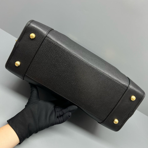 Loewe Amazona 36 Grained Calfskin Black