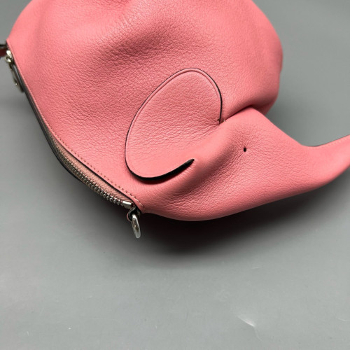 Loewe Elephant Shoulder Bag Calfskin Pink