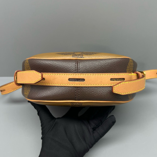 Louis Vuitton Boite Chapeau Souple MM Reverse Monogram Giant Brown