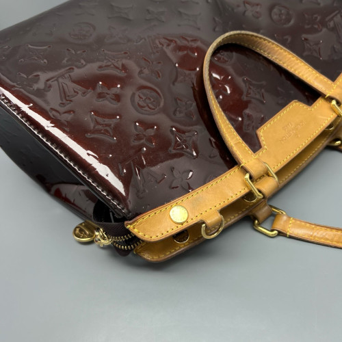 Louis Vuitton Brea MM Vernis Amarante