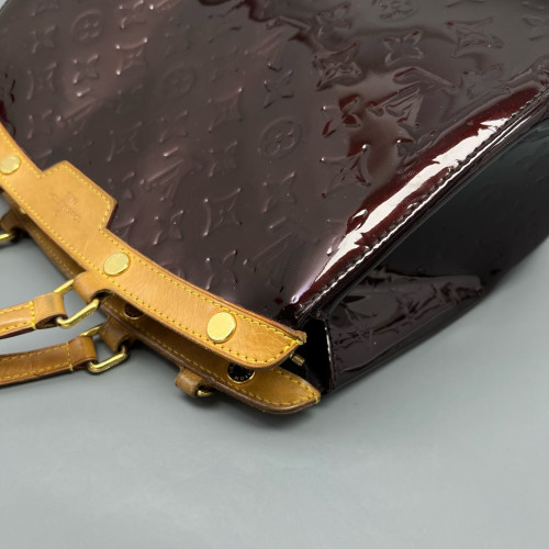 Louis Vuitton Brea MM Vernis Amarante