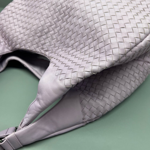 Bottega Veneta Medium Campana Hobo Calfskin Intrecciato Lilac Mauve